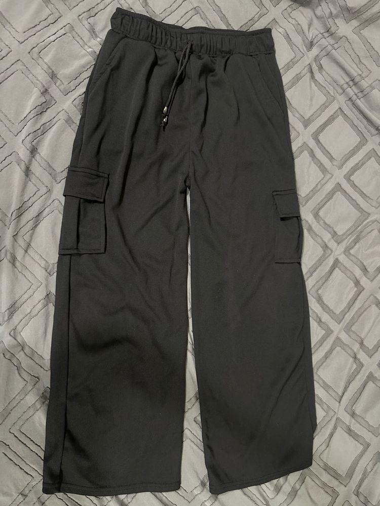 Black Wide-Leg Cargo Pants