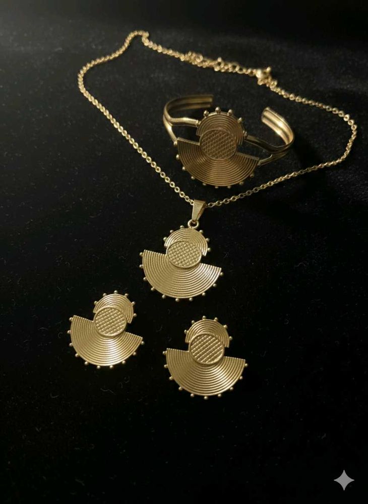 Elegant Gold-Tone Jewelry Set