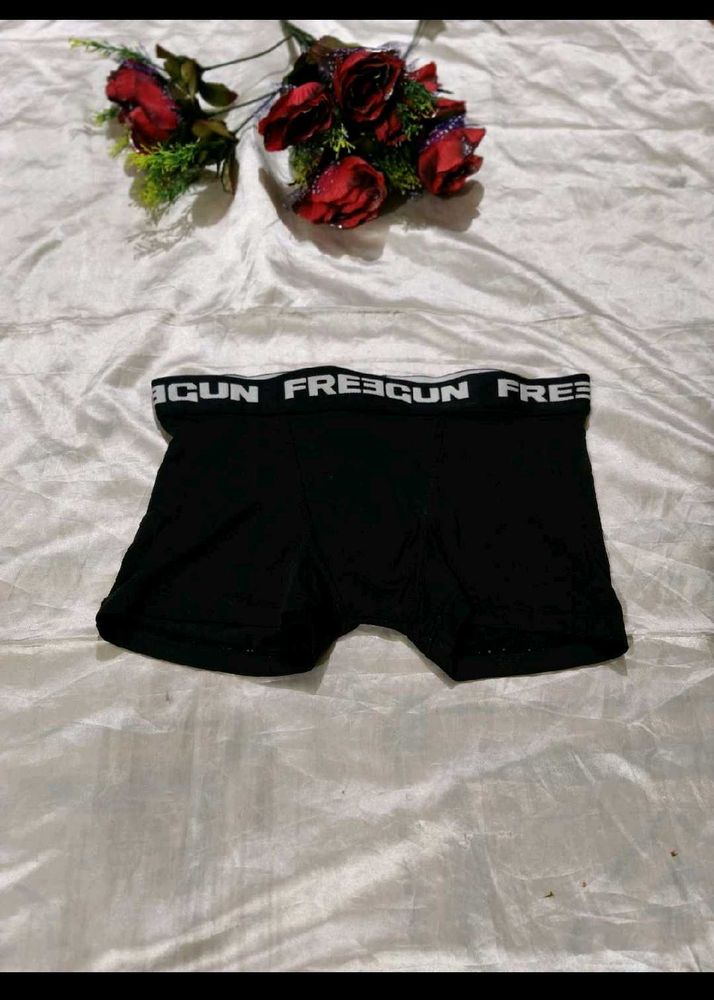 FREEGUN Black Trunks