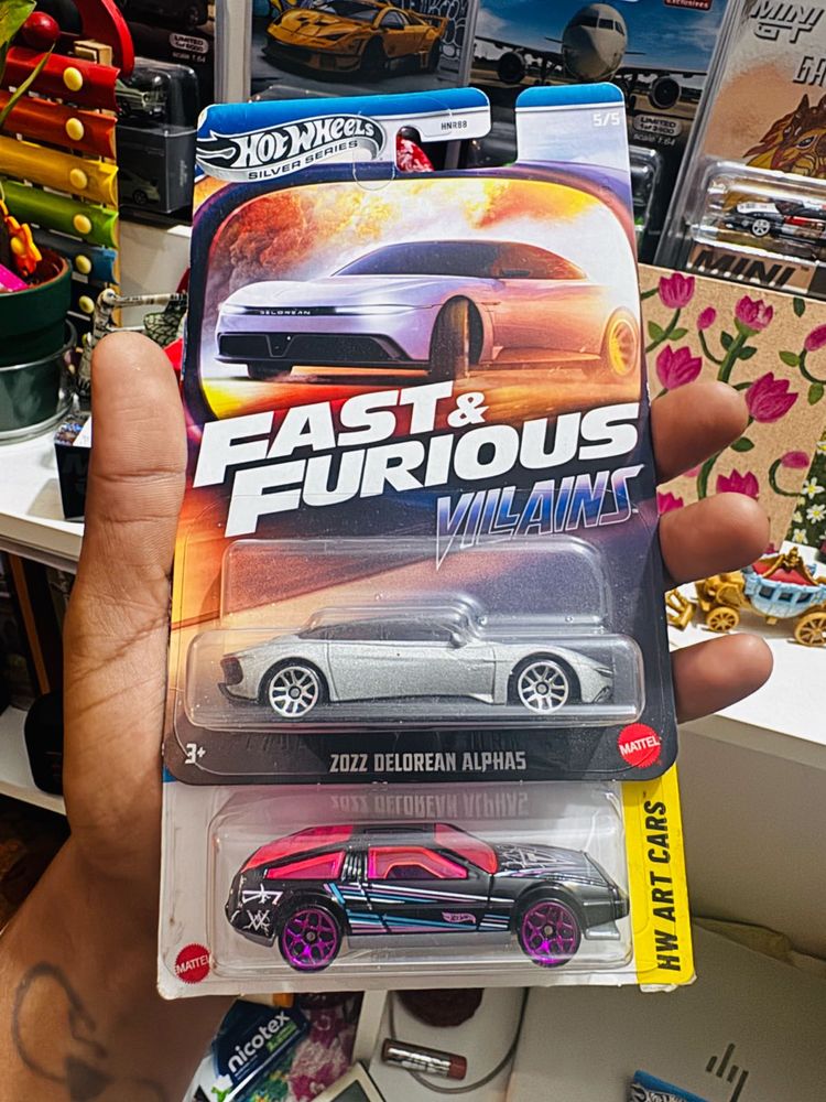 Hot wheels set of 2 deloreon imported