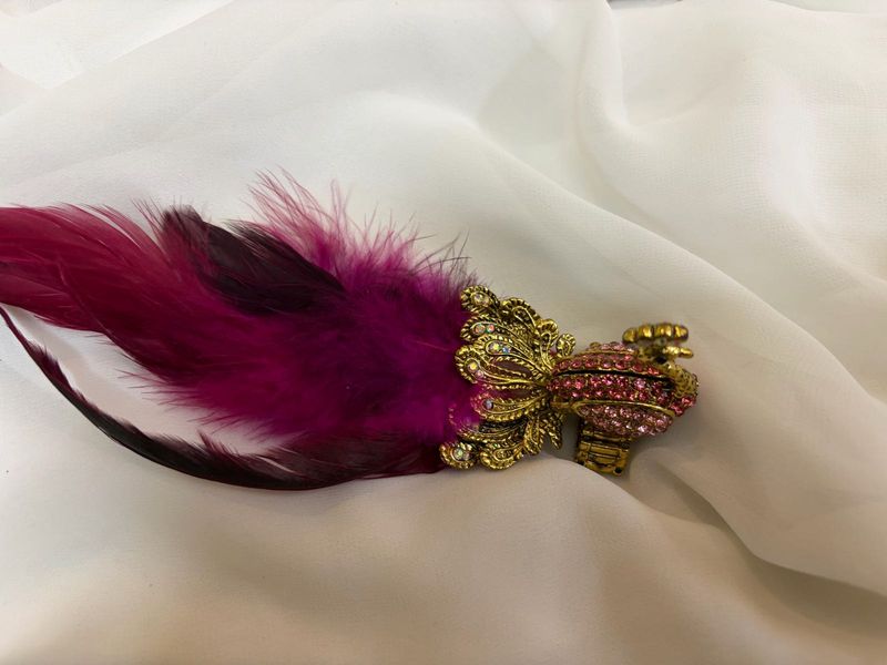 Unique Feather &amp; Rhinestone Ring