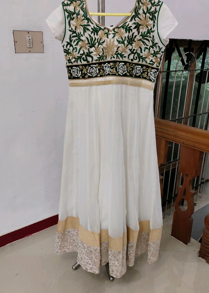 White Anarkali Kurta With Green Embroidery On Yoke