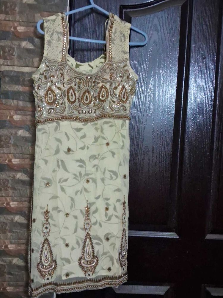 Embellished Sleeveless Kurta