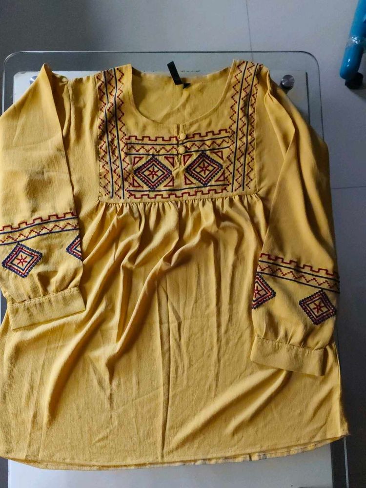 Yellow Top With Red&amp;Blue Embroiderypuff Cuff Sleev