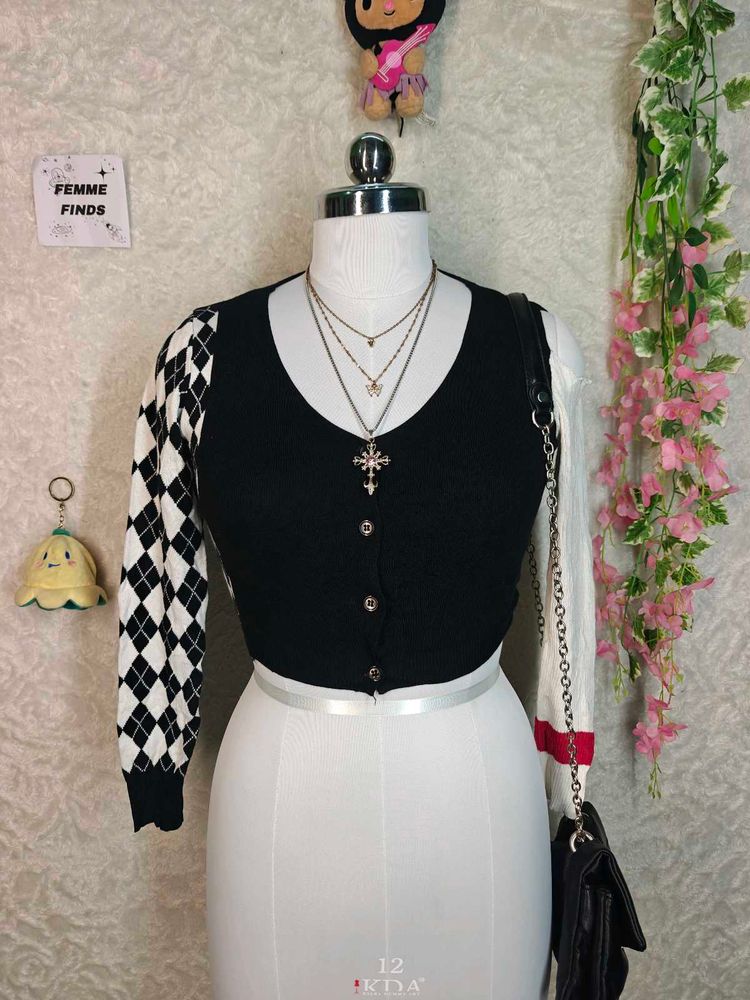 Chic Black &amp; White Argyle Cardigan