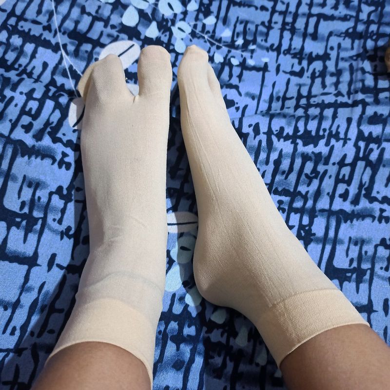 Beige Tabi Socks