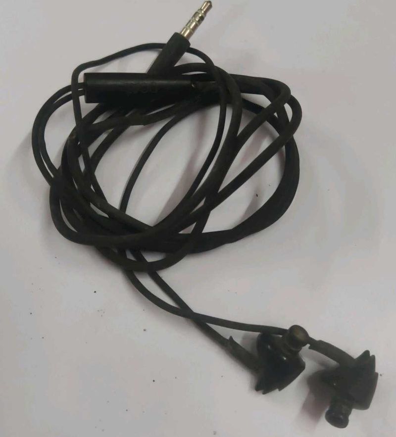 Black Wired Earphones