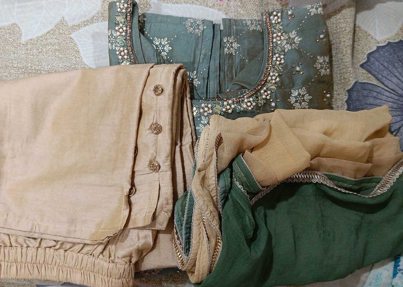 Kurta Pant Set With Dupatta