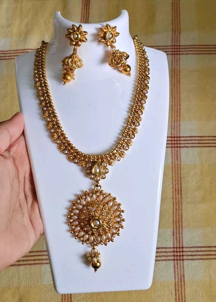 Elegant Gold Necklace &amp; Earring Set