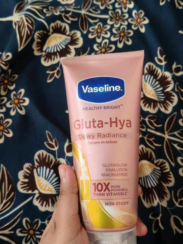 Vaseline Gluta-Hya Dewy Radiance