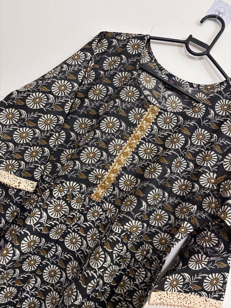 Stylish Black Floral Print Kurta