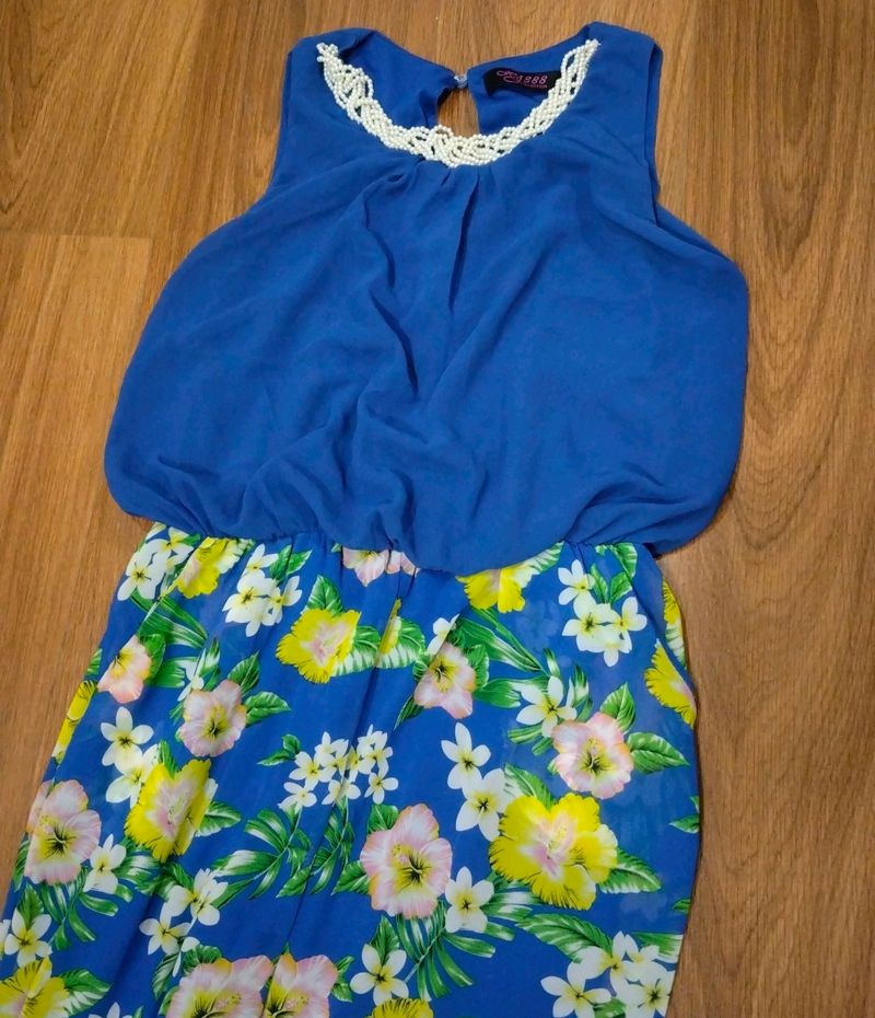 Floral Print Jumpsuit With Pearly Neckline