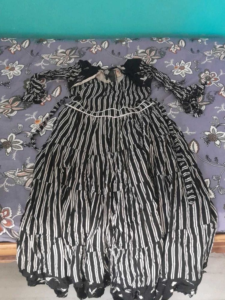 Chic Striped Tiered Maxi Dress