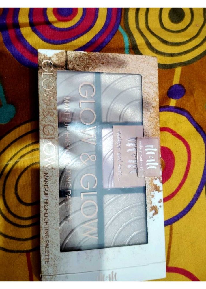 Glow Highlighting Palette with free kajal🎁