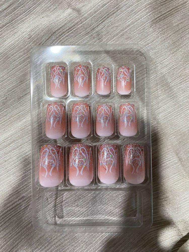 Press-On Nails with Glitter Design