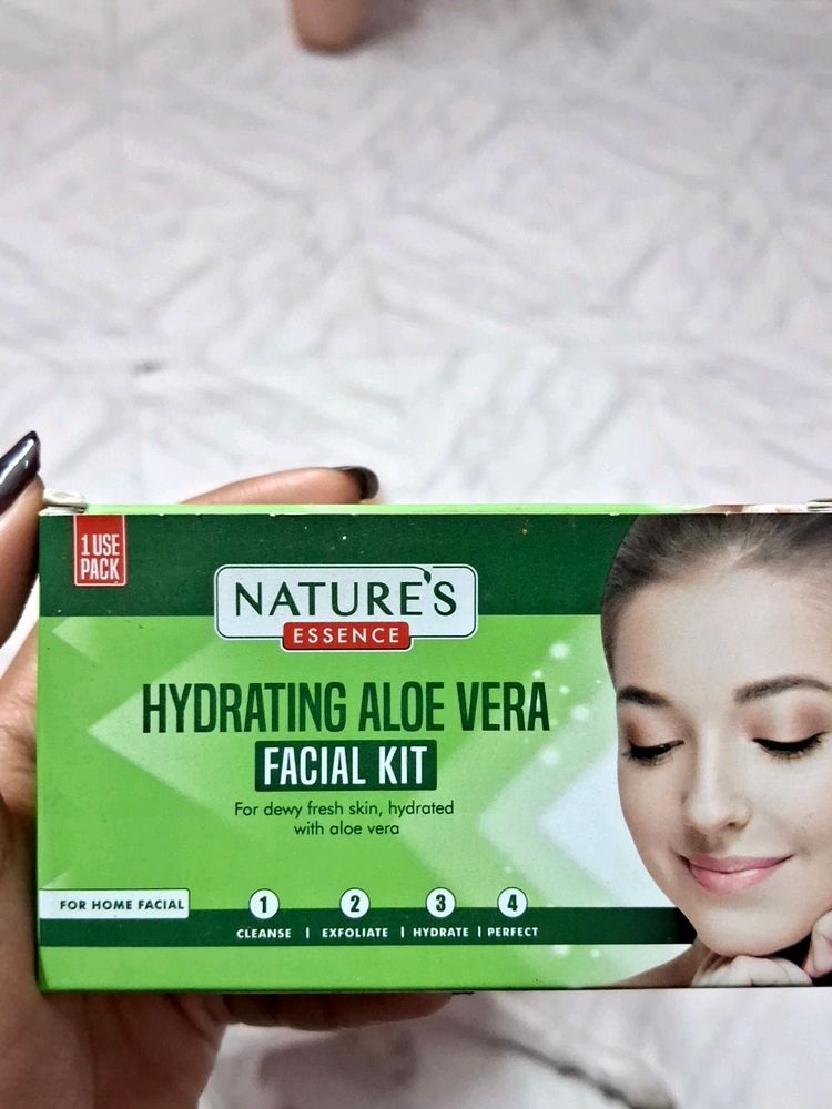 Natures Hydrating Aloe Vera Facial Kit