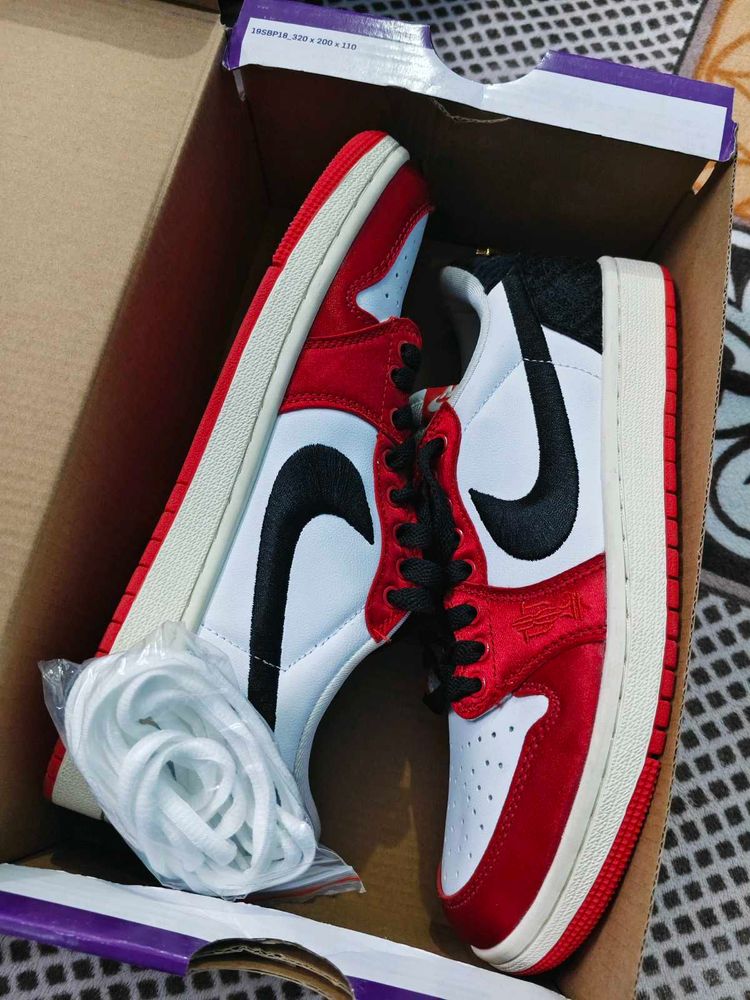Air Jordan 1 "Chicago" Red &amp; White