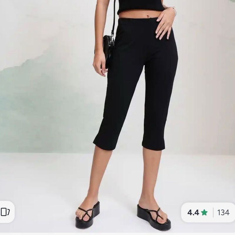 Chic Black Capris