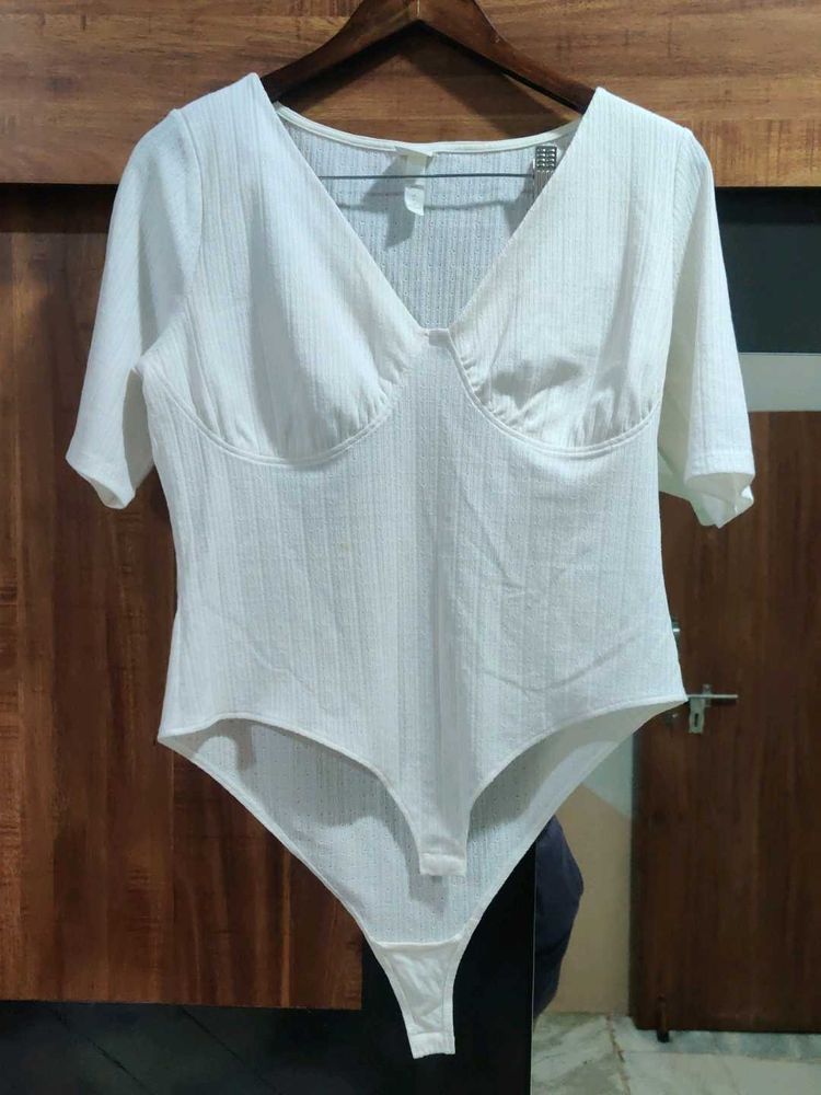 Chic White Ribbed V-Neck Bodysuit