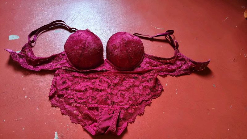 Lace Bra and Panty Set