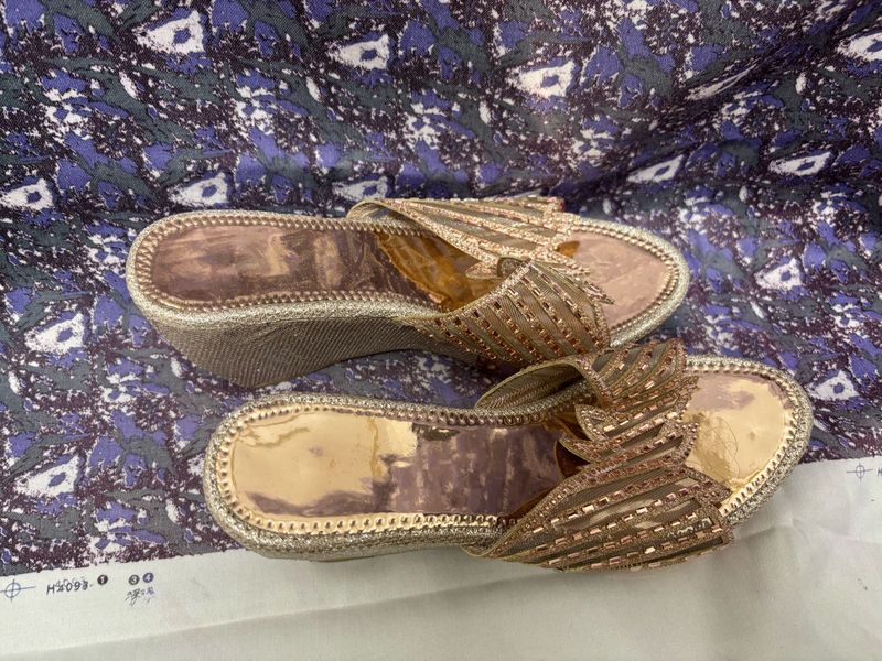 heel’s rose gold like new