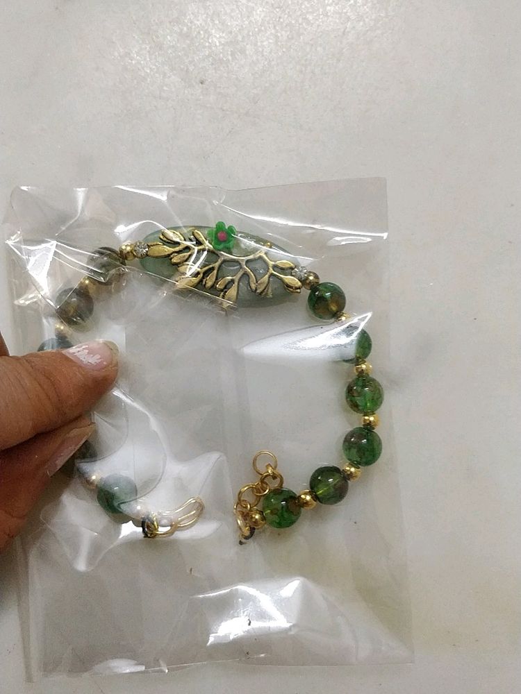 BRACELET