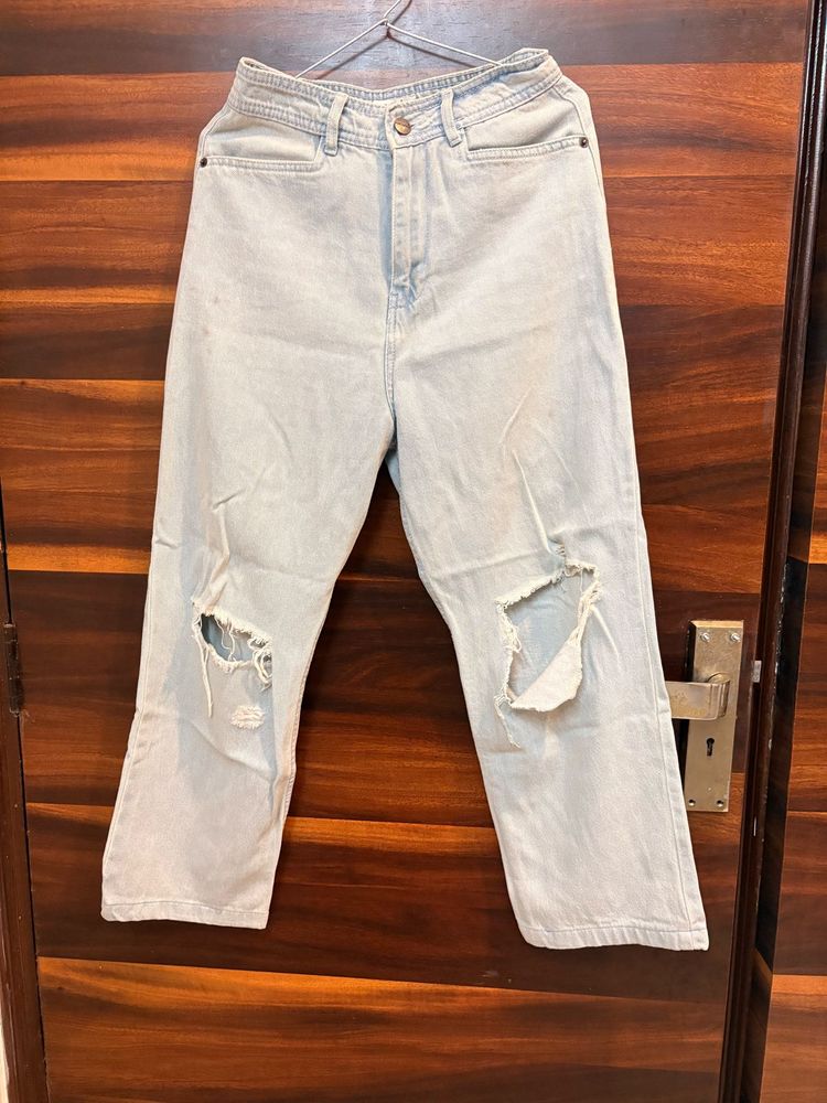 Light Wash Ripped Jeans