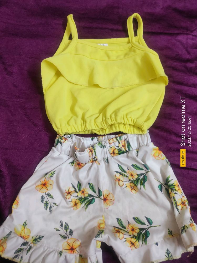 Beautiful Set With Some Stains But Still Looks Goo
