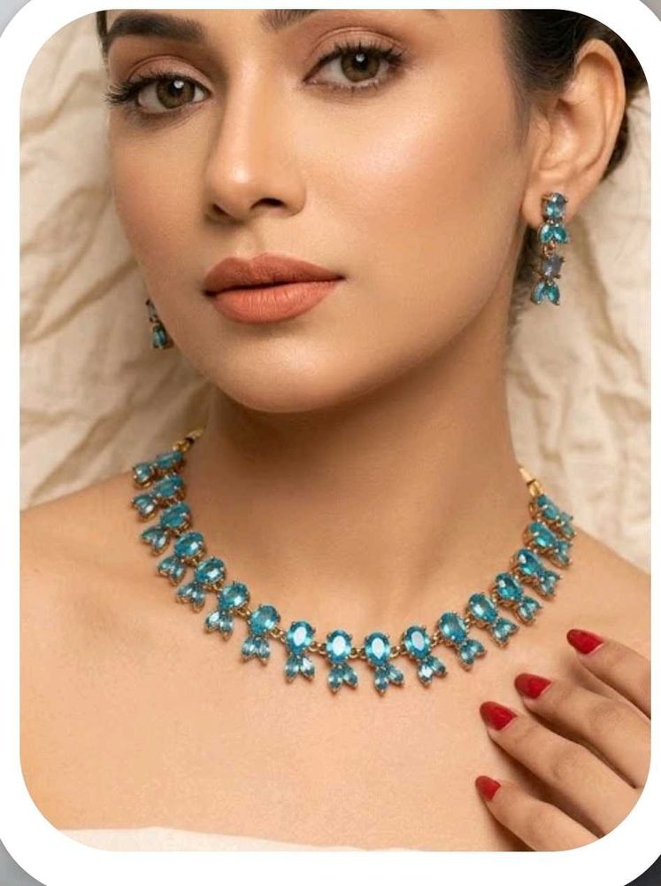 Stunning Blue Gemstone Necklace &amp; Earrings Set