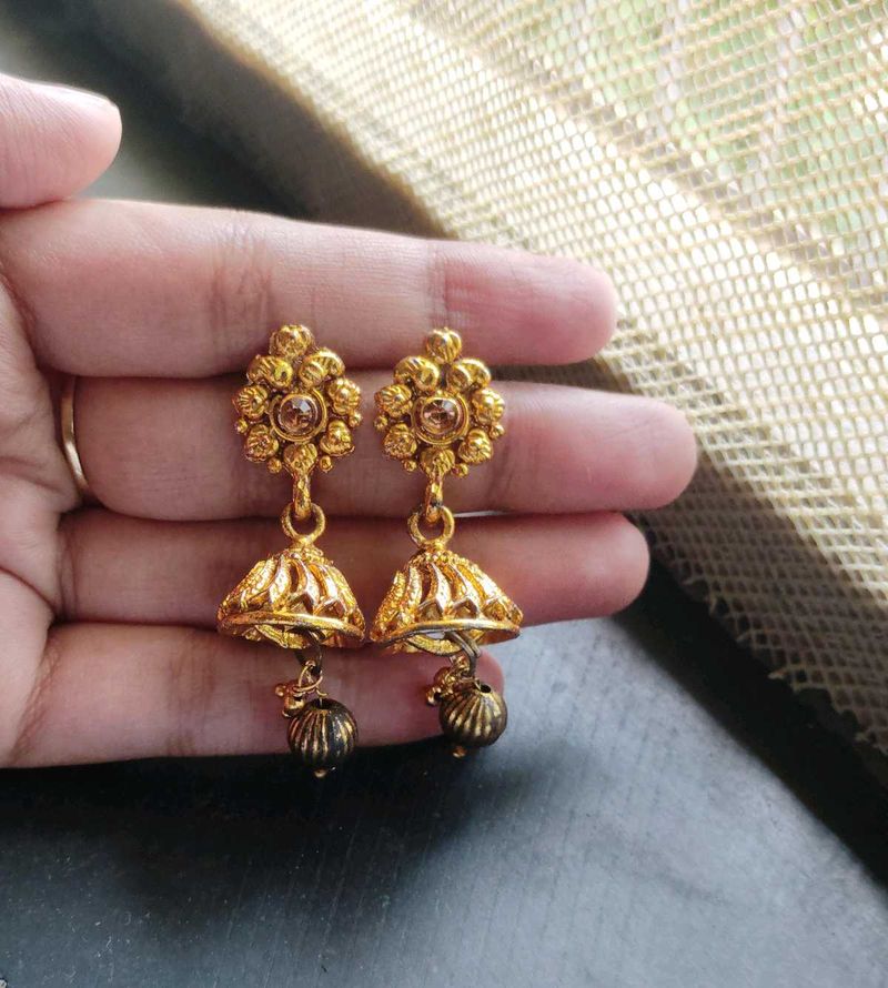 Gold Jhumka