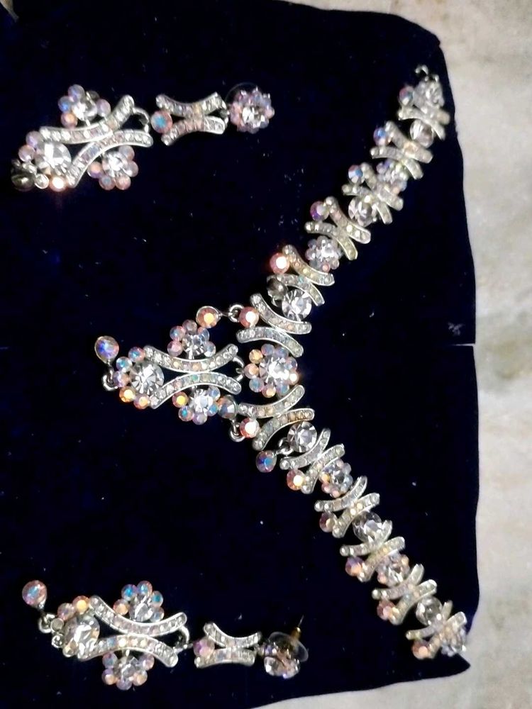 Stunning Rhinestone Necklace &amp; Earrings Set
