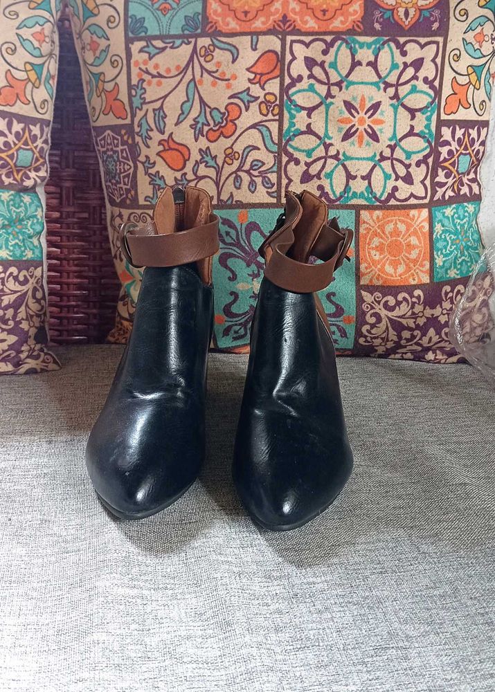 Chic leather Black Ankle Boots