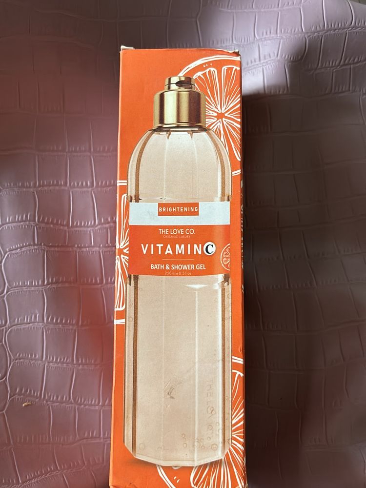 THE LOVE CO. VITAMIN C BATH AND SHOWER GEL