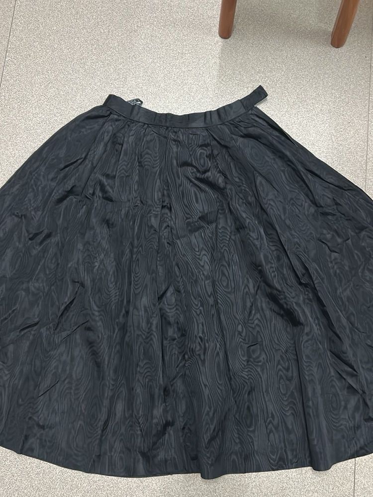 Elegant Black Midi Skirt