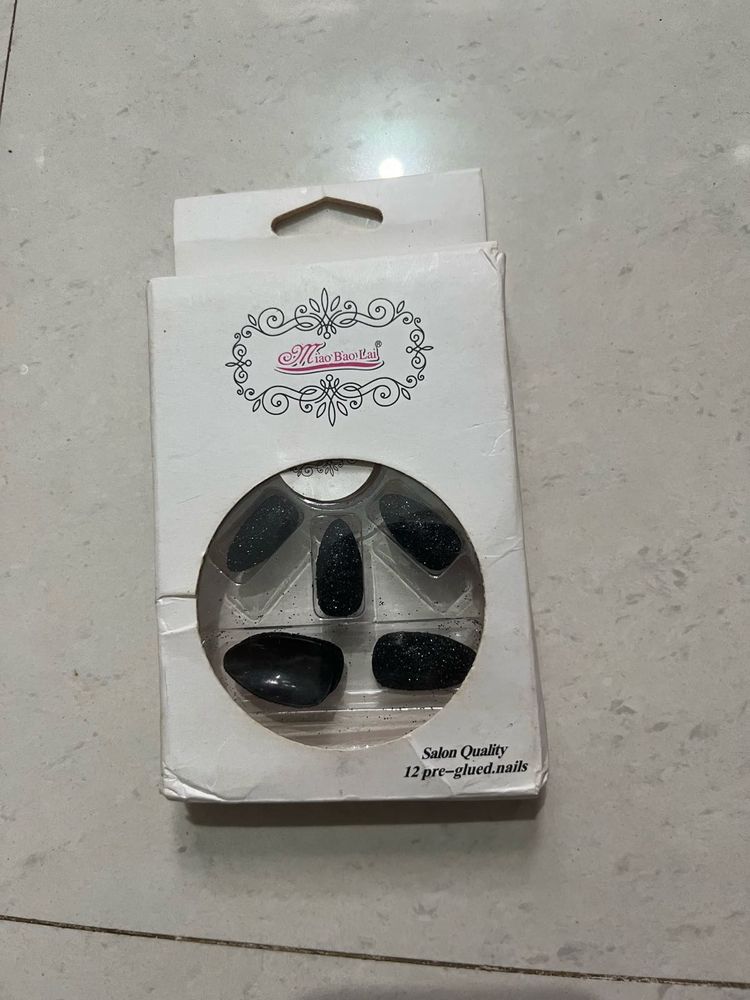Black Glittery Press-On Nails