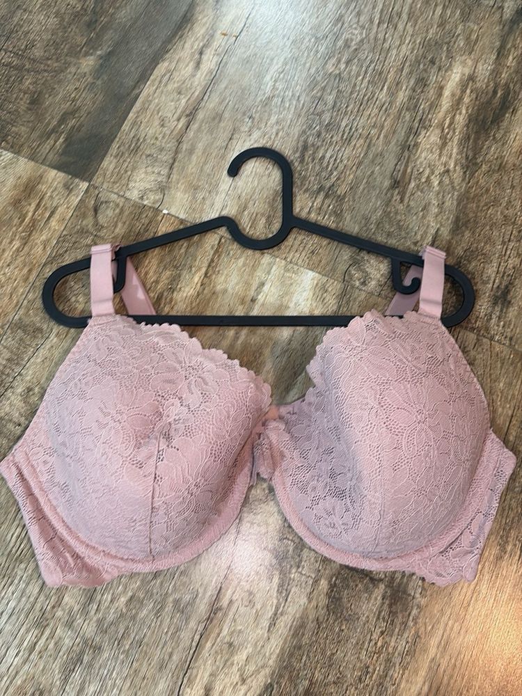 Elegant Pink Lace Bra 👙