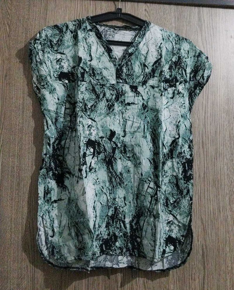 Stylish Abstract Print Top