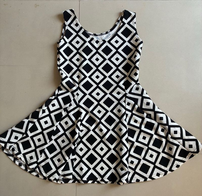 Small Size Black &amp; White Diamond Dress mini