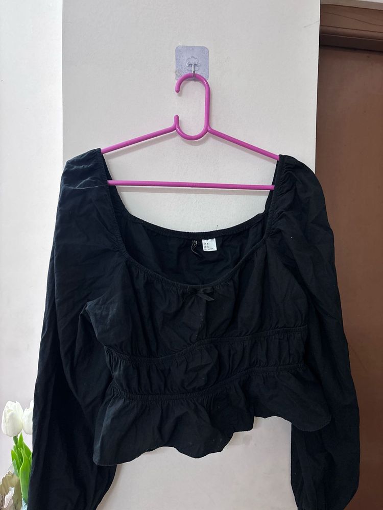 H&amp;M Chic Black Peplum Top