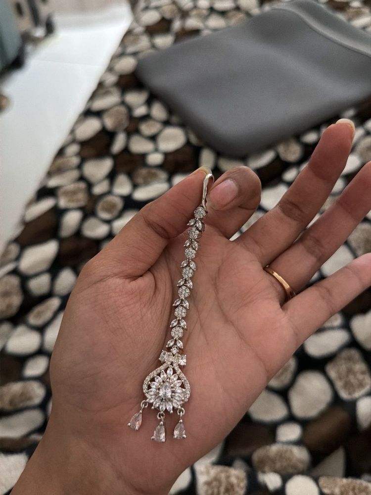 Sparkling Maang Tikka