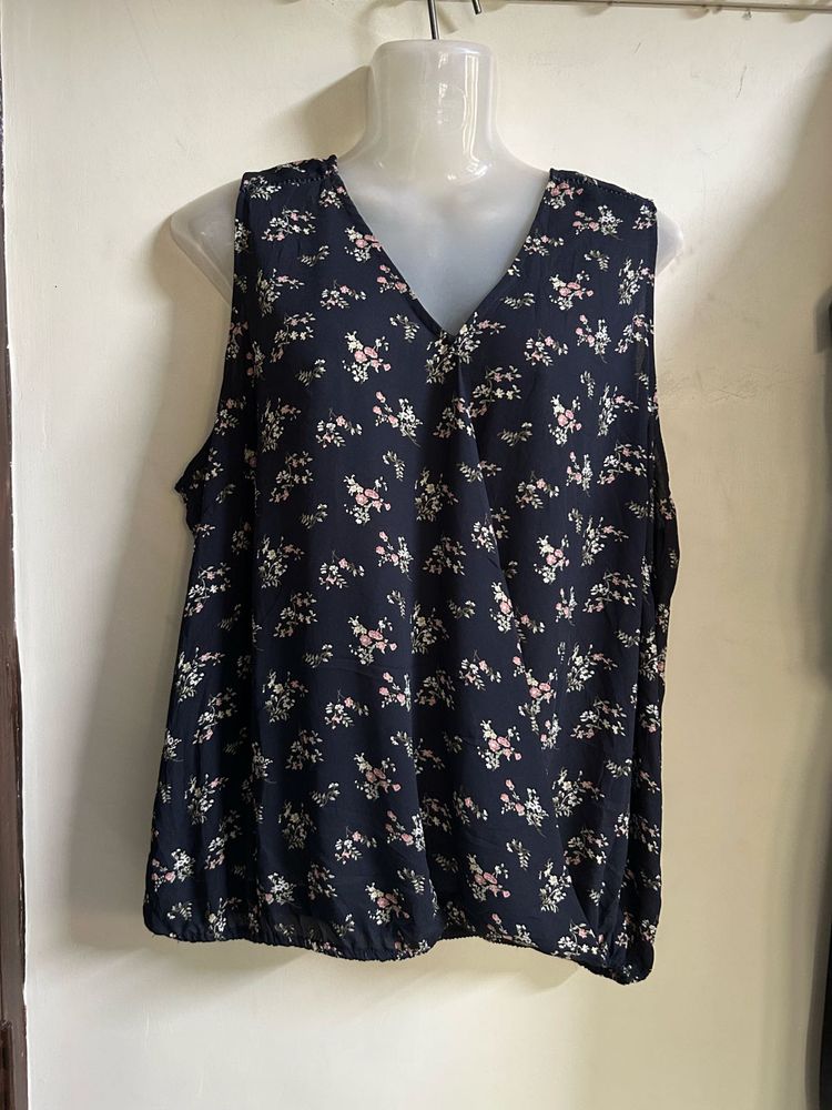 Floral Print Sleeveless V-Neck Top