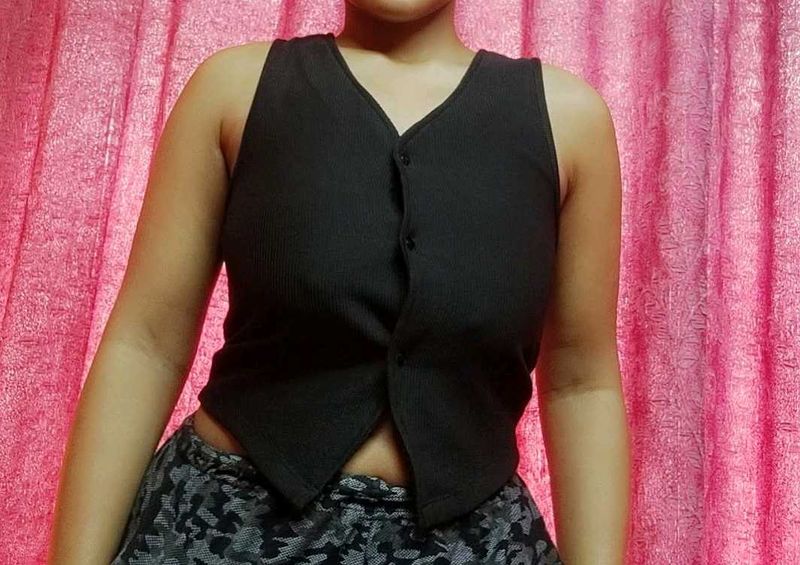 Black Sleeveless Buttoned crop top