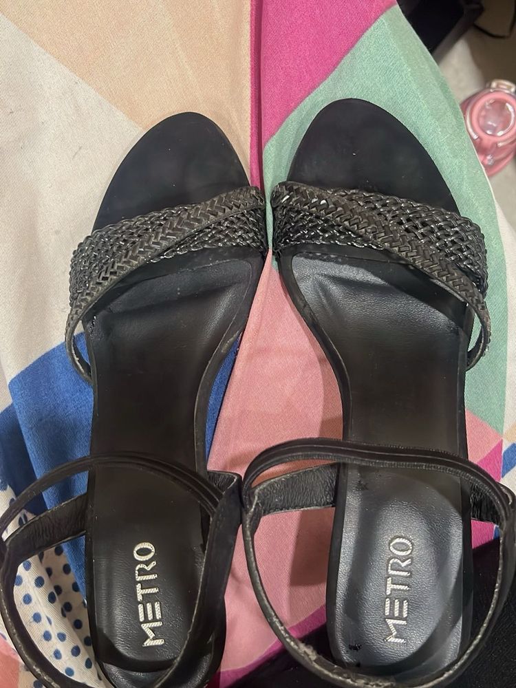 Stylish Black Heeled Sandals