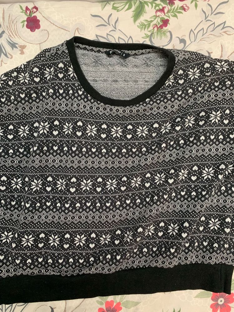 Cozy Black &amp; White Patterned Sweater