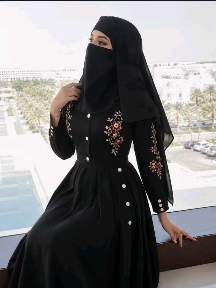 Floral Embroidered Black Abaya Gown 🖤