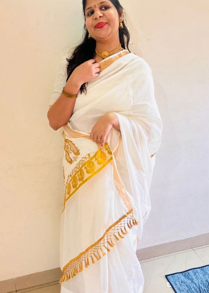 Elegant White Saree with Golden Border