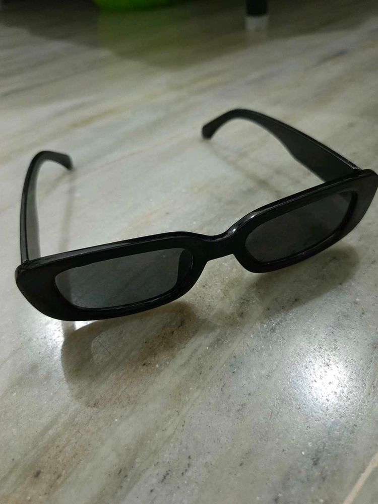 Stylish Black Rectangle Sunglasses