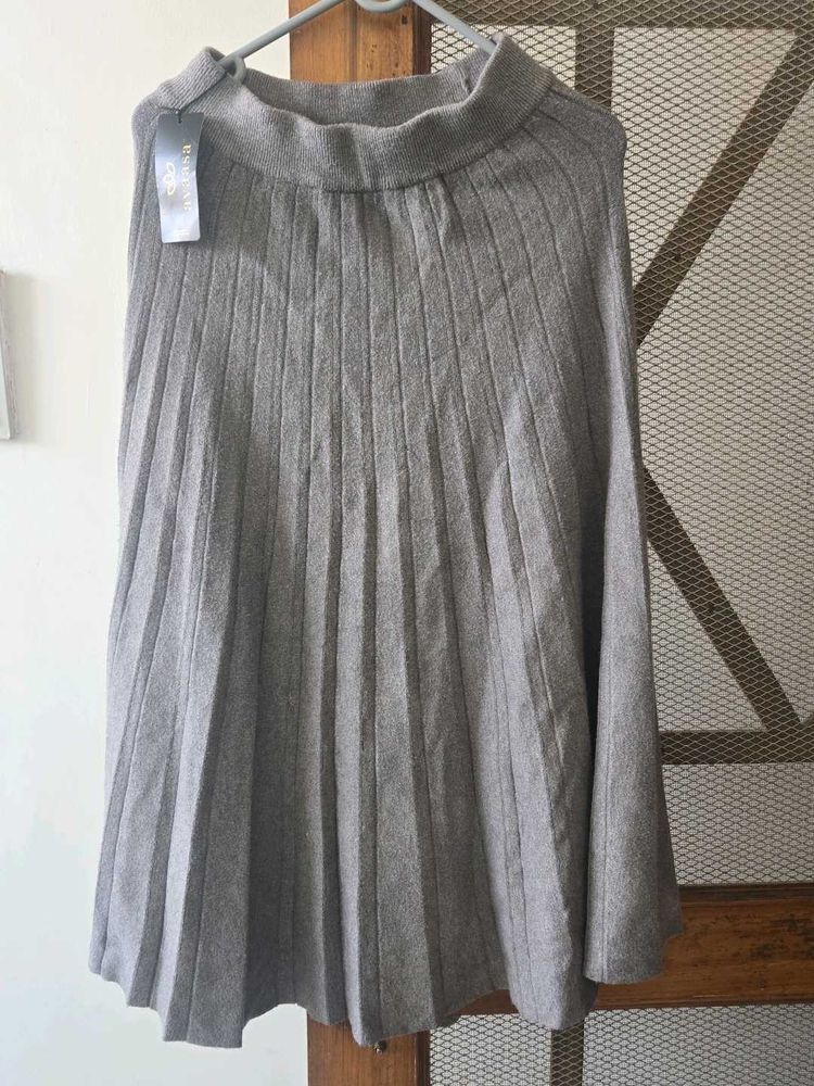 Gray Pleated Knit Skirt
