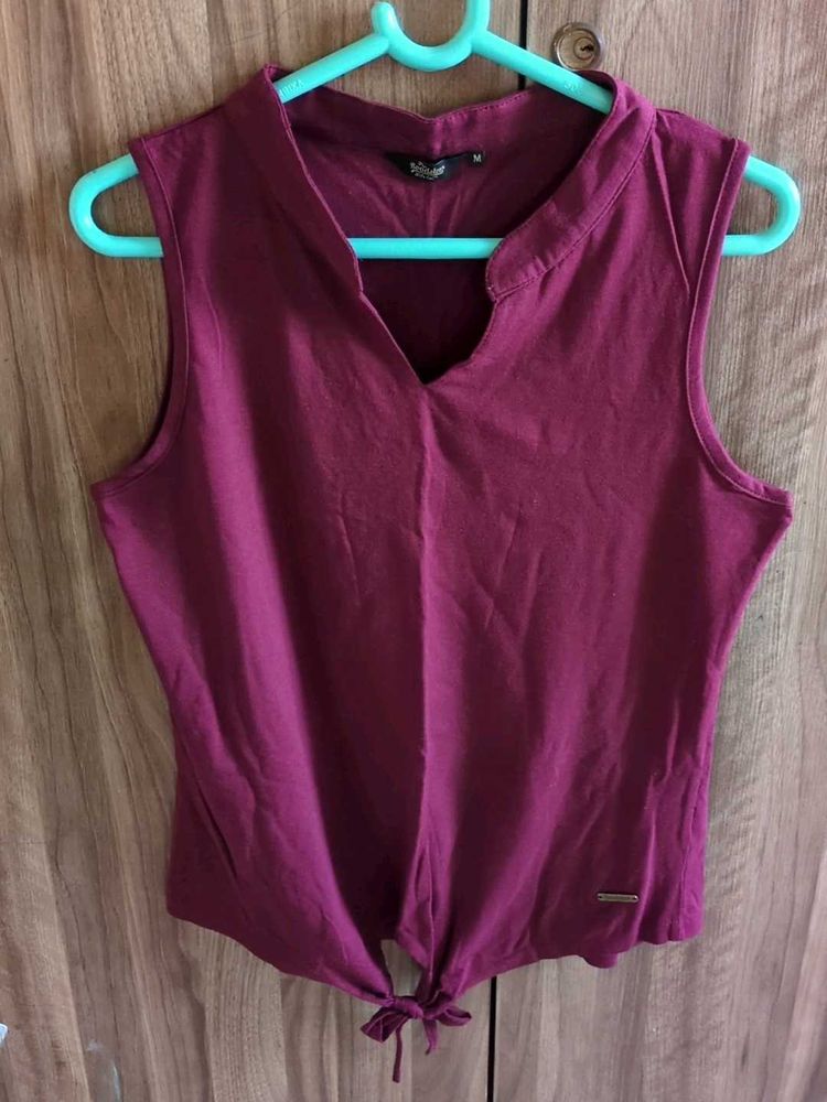Stylish Sleeveless Tie-Front Top