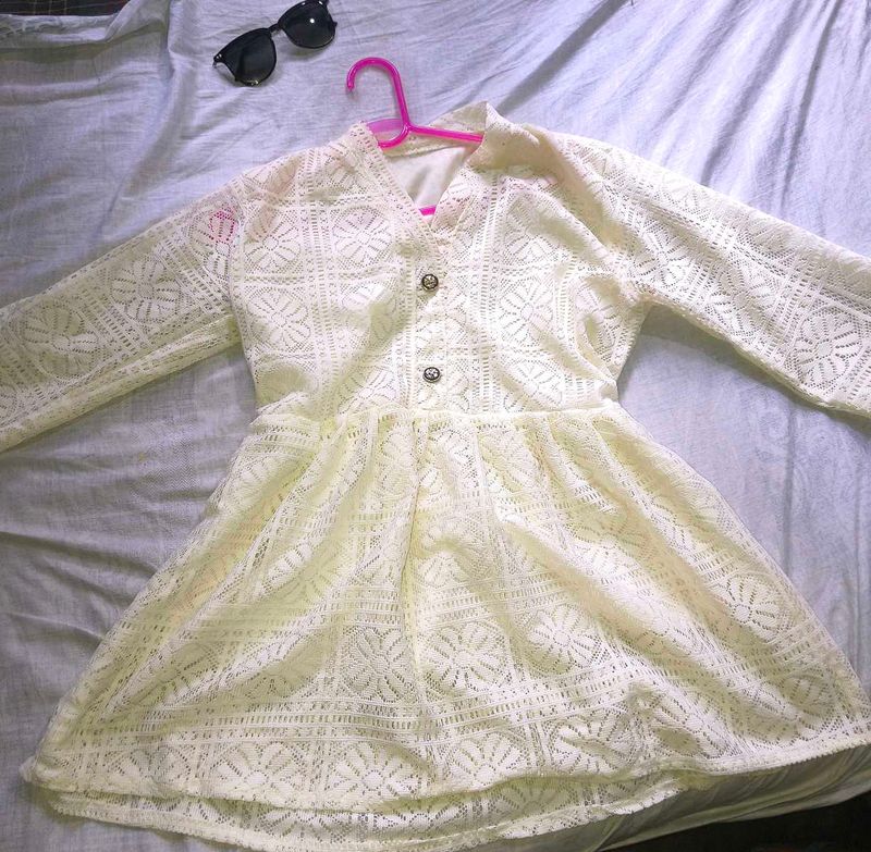 🤍 White lace peplum top🤍
